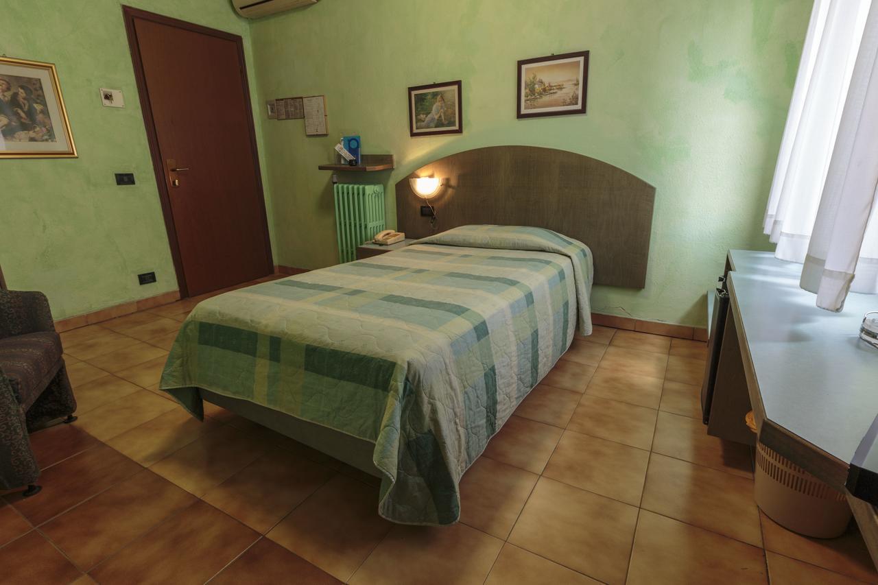 Hotel Il Telegrafo Melegnano Dış mekan fotoğraf